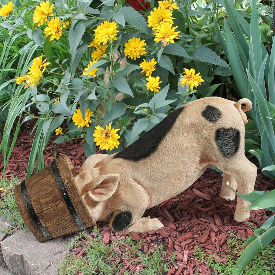 Bucket Head Piglet Statue QM22420