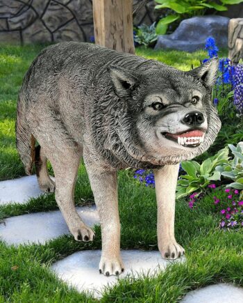 Call of the Wild: Growling Gray Wolf Statue NE100096