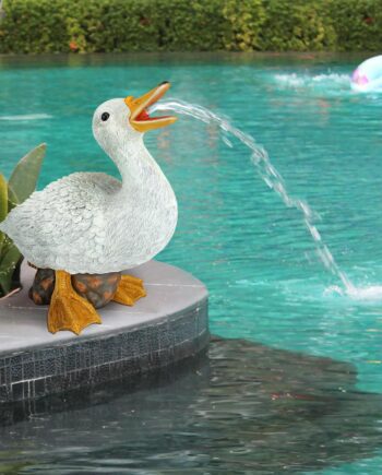 Darnell the Duck Spitter Piped Statue QM2855000