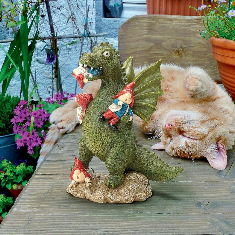 Dragon's Gonna Get Ya! Garden Gnome Apocalypse Statue HT542331