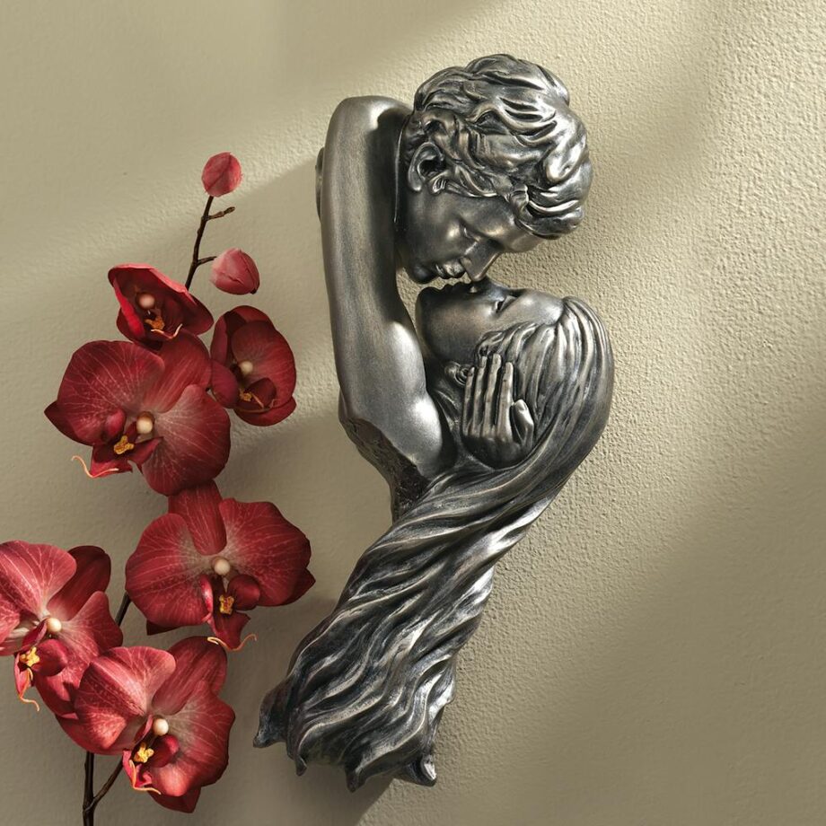 Dream Lovers Kissing Wall Sculpture KY2067