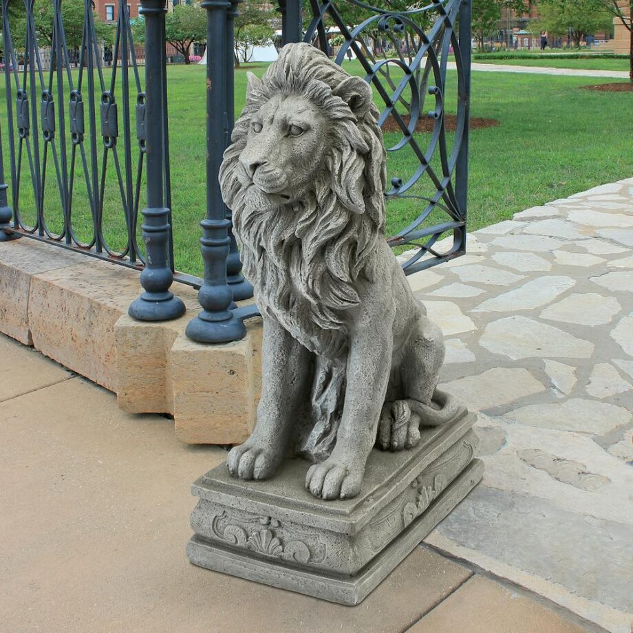 Fouquet Royal Palace Sentinel Lion Statue: Each LY88278