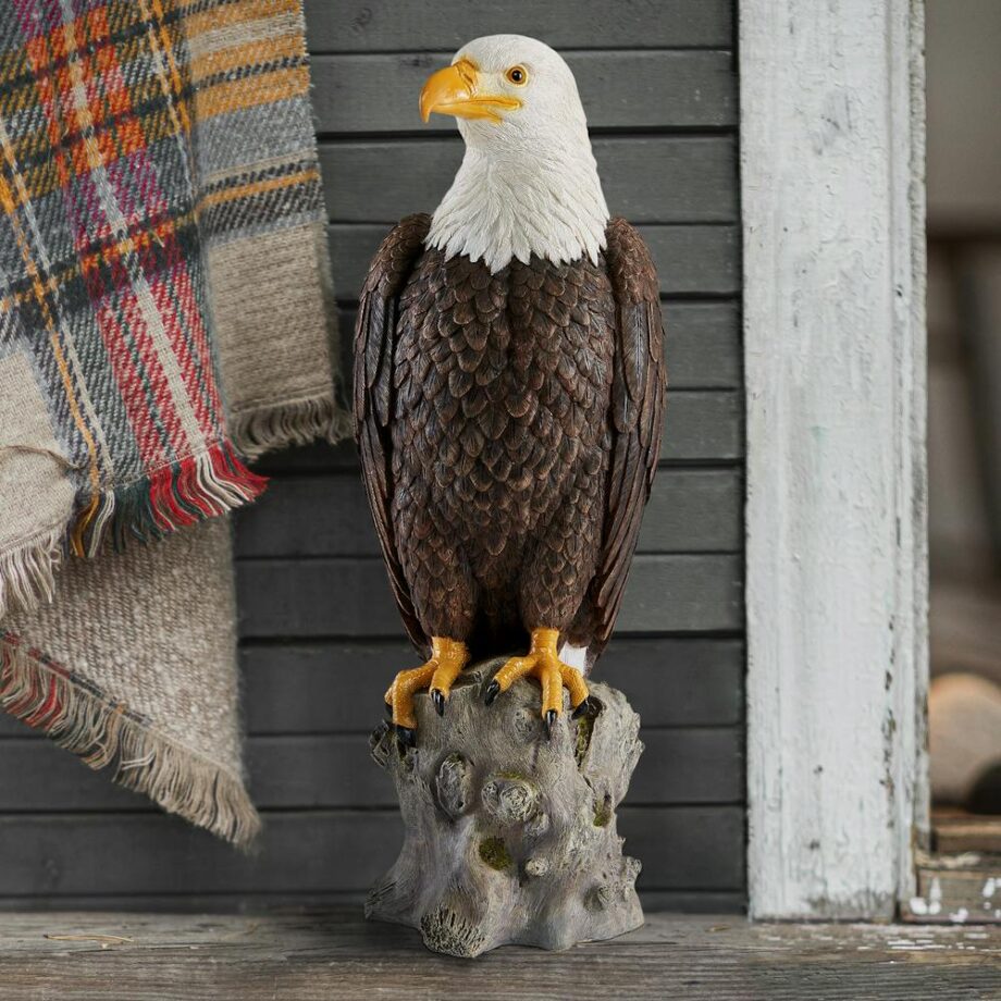 Majestic Mountain Eagle Garden Statue QM2810400