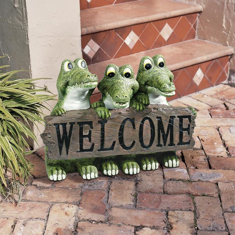 Ragin' Cajun Crocodile Welcome Sign Statue EU10544