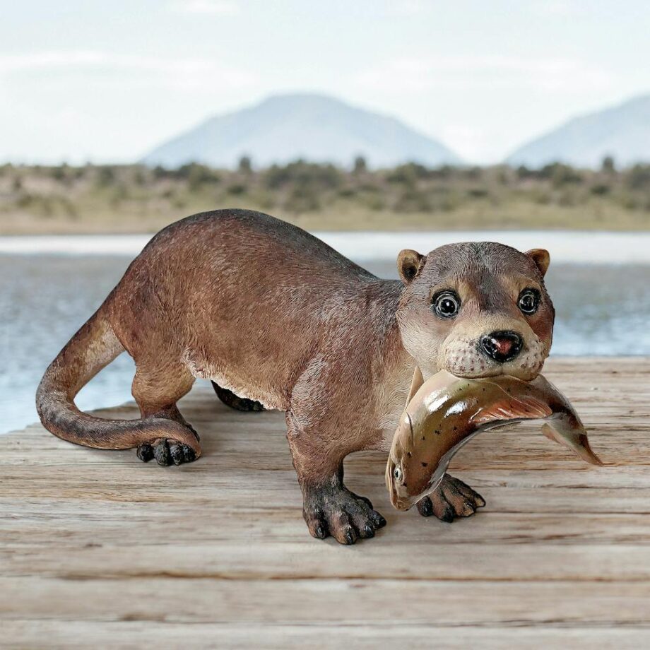 River Otter's Big Catch Garden Statue JQ7546