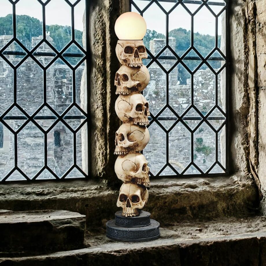 Skulls Spire Illuminated Statue CL3648