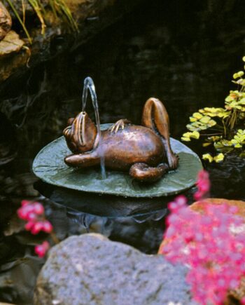 Spitting Frog on Lily Pad Bronze Garden Statue SU5080