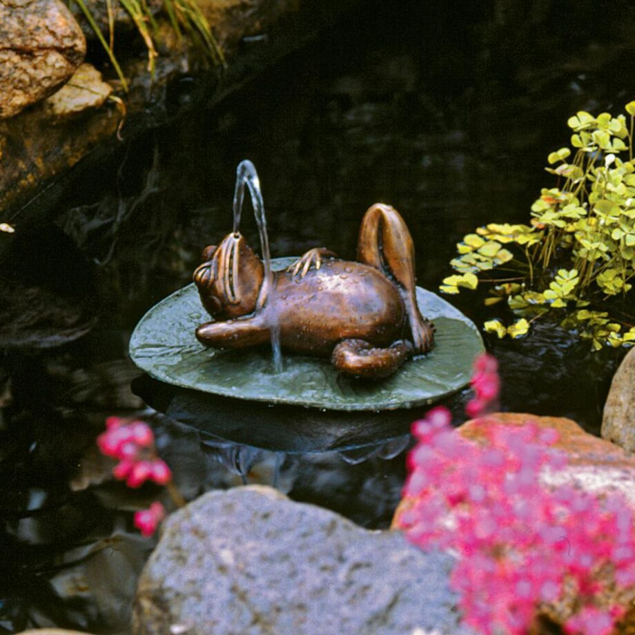 Spitting Frog on Lily Pad Bronze Garden Statue SU5080