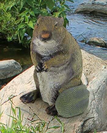 Standing Beaver Statue QM2447200