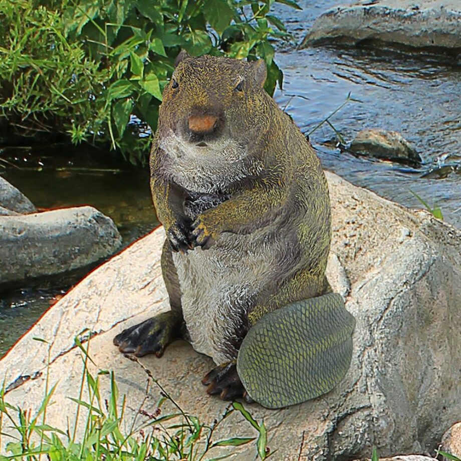 Standing Beaver Statue QM2447200