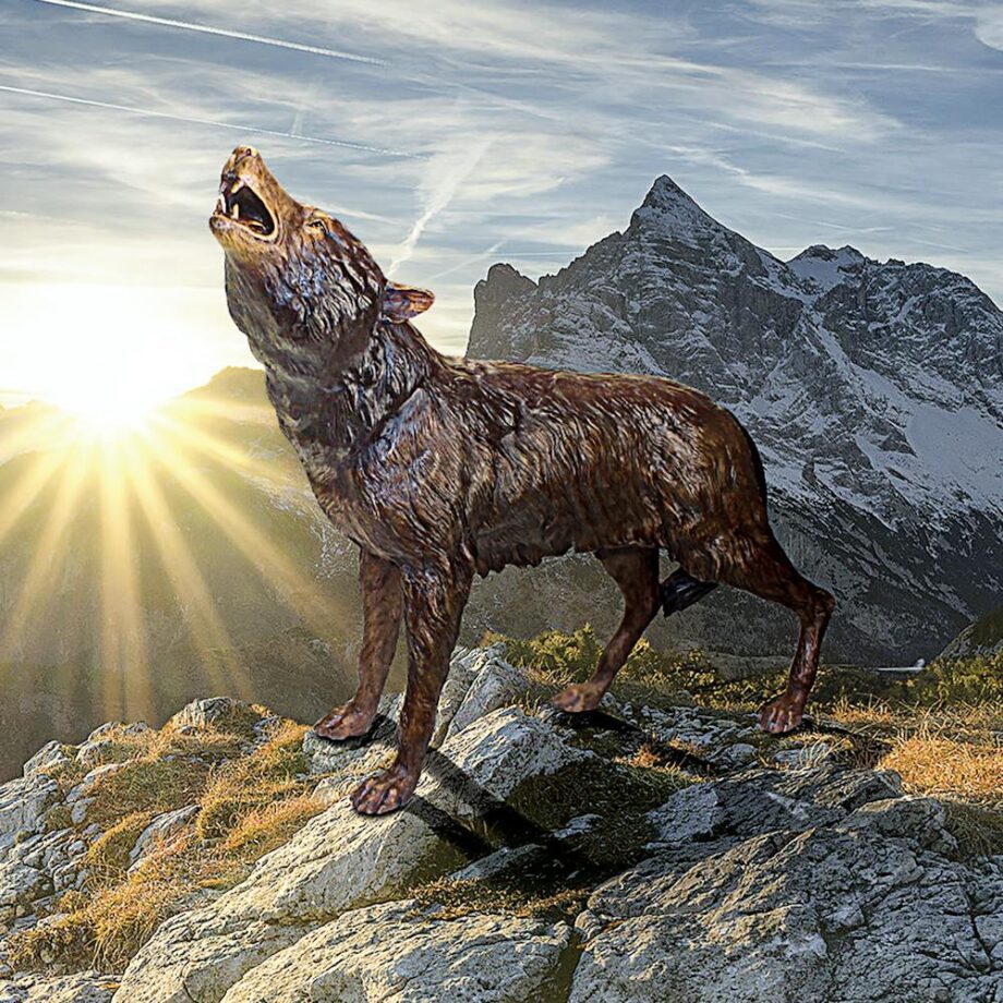 The Howl of the Wild Wolf Cast Bronze Garden Statue KW94082