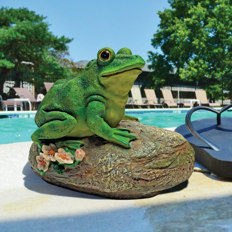 Thurston, the Frog, Garden Rock Sitting Toad Statue QM150591